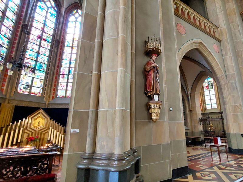Kerken zijn cool. Prachtige ornamenten, indrukwekkende gebrandschilderde ramen en een vloer van jaloersmakend mooi mozaïek. Dat is de Sint Nicolaas Basiliek